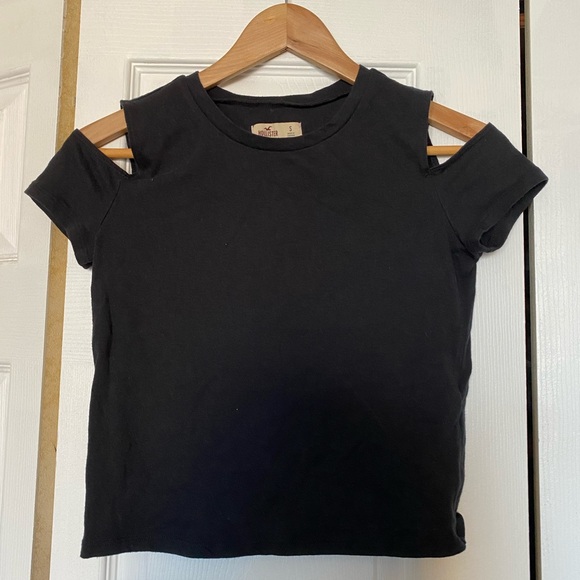 Hollister Shoulder Cutout Short Sleeve Top - Picture 3 of 3